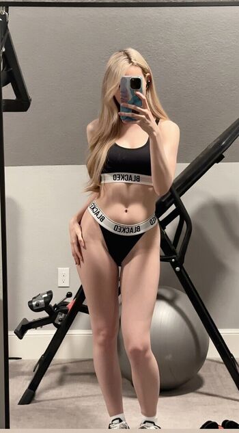 Full leaked Dizzykitten private onlyfans photo